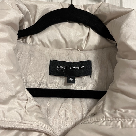 Jones New York Ladies Winter Coat Size Small - Picture 3 of 7